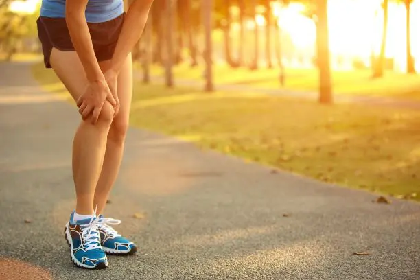 runner has knee pain and needs relief